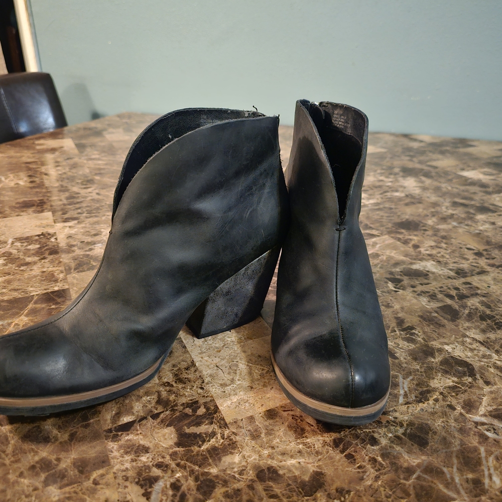 Korks Shamira Womens‎ Size 9 Black Boots Leather Ankle Booties Stylish Zip Up - Picture 6 of 11